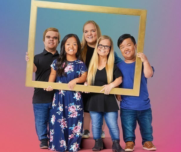 Het liefdesleven van Alex en de verjaardag van Liz in 7 Little Johnstons