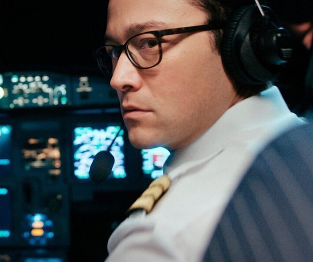 Piloot Joseph Gordon-Levitt moet zijn passagiers redden in actiethriller 7500