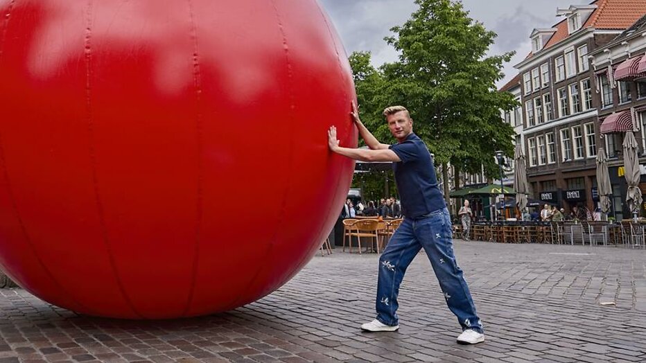 Jan Versteegh in Let's play ball