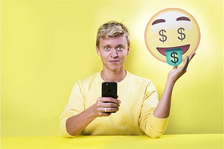 Nicolaas Veul met #followme 