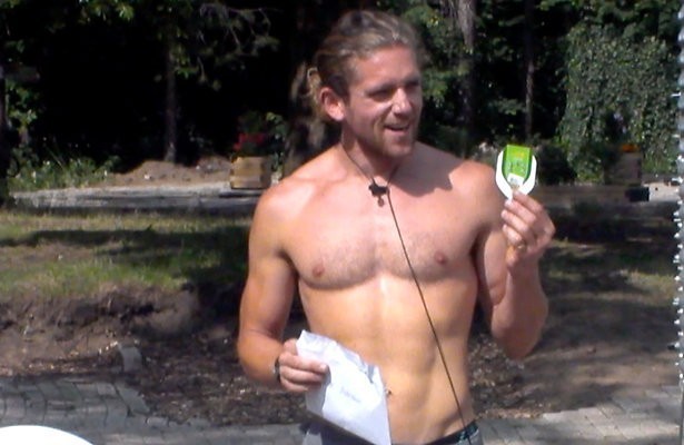 Videosnack: Adriaan start wietplantage in Utopia