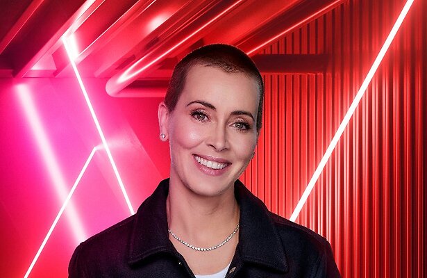 Anouk vertelt echte reden achter kaalgeschoren hoofd