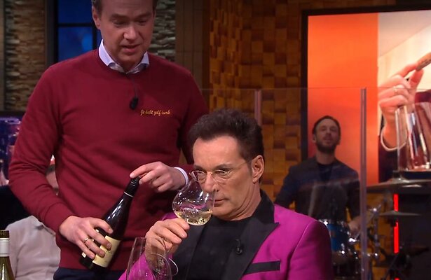 Verrassing voor Gerard Joling na beklag over zure wijn bij Humberto 