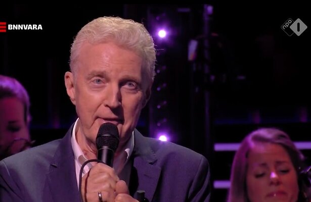 Prachtig: André van Duin zingt geëmotioneerde Willeke Alberti toe