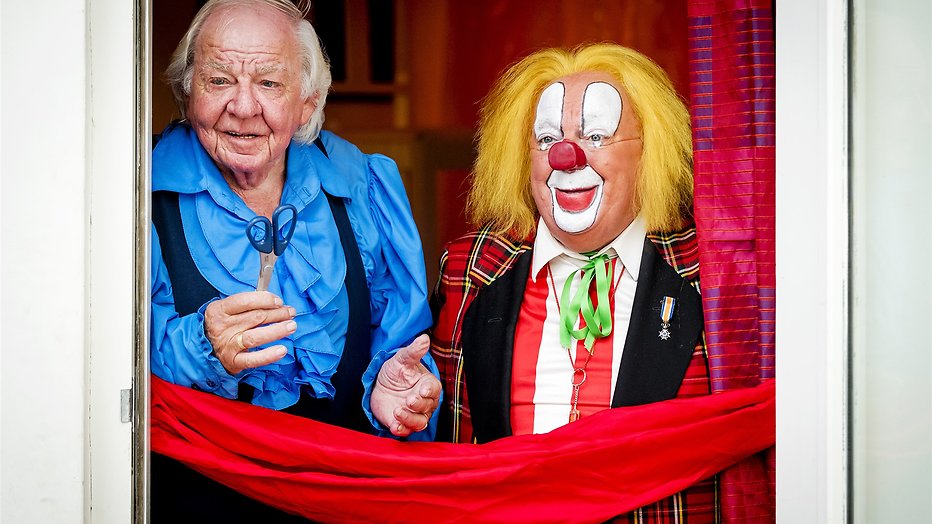 Bassie en Adriaan kunnen elkaar niet zien door coronavirus Bassie en Adriaan kunnen elkaar niet zien door coronavirus
