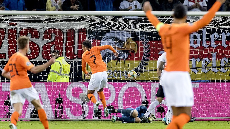 De TV van gisteren: Ruim 2.5 miljoen voetbalfans zien Oranje winnen