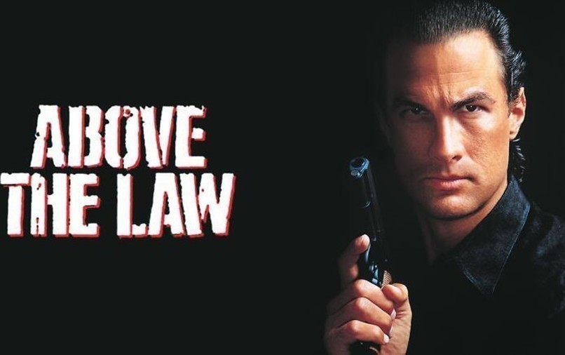 Steven Seagal staat boven de wet Steven Seagal staat boven de wet