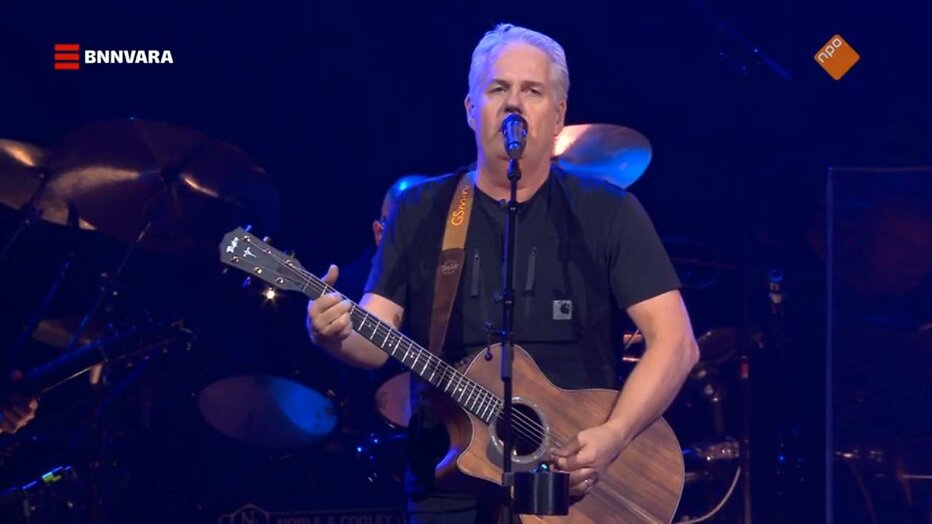 Thomas Acda tijdens reünieconcert.