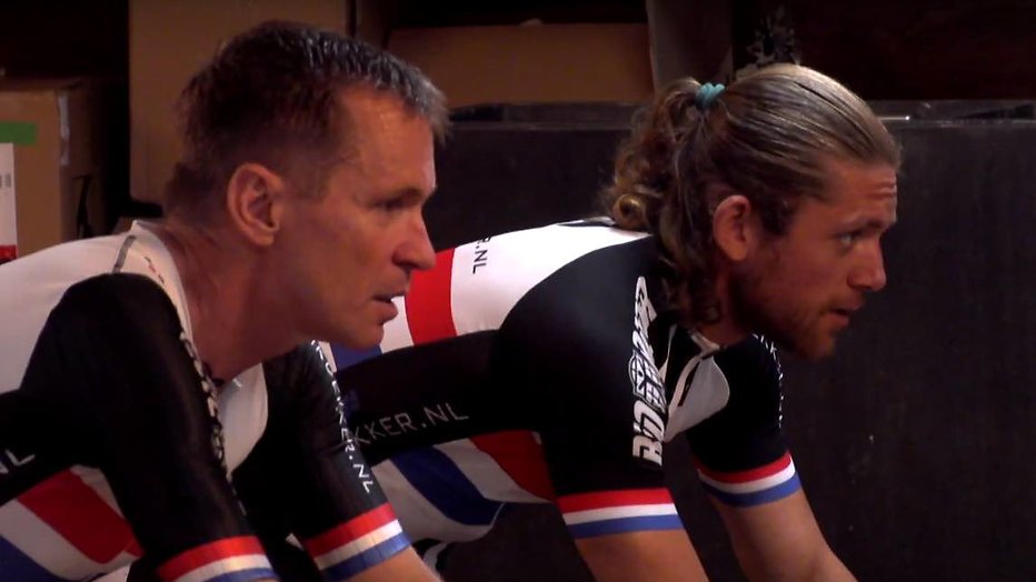 Adriaan fietst wedstrijdje tegen Erik Dekker in Utopia Adriaan fietst wedstrijdje tegen Erik Dekker in Utopia