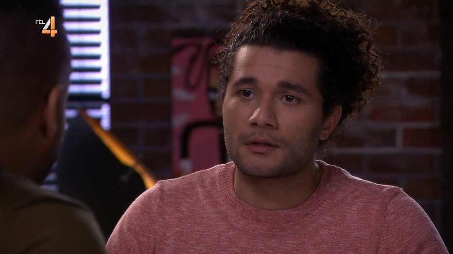 GTST-acteur Alkan Çöklü beroofd GTST-acteur Alkan Çöklü beroofd