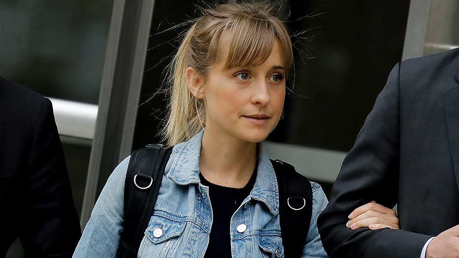 Actrice Allison Mack vrijgelaten na betaling 5 miljoen dollar borg 