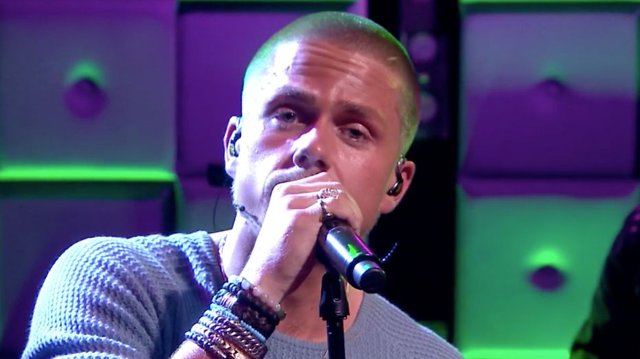 Videosnack: André Hazes zingt Humberto vaarwel Videosnack: André Hazes zingt Humberto vaarwel