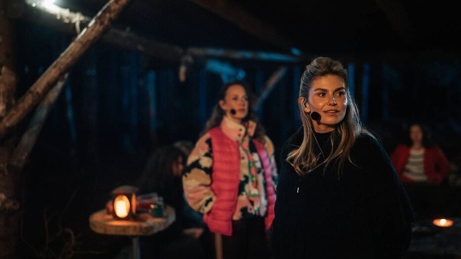 Anouk Maas en Roxeanne Hazes in The Passion Hemelvaart.