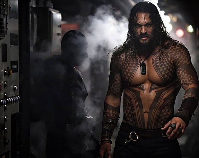 Jason Momoa gaat kopje onder Jason Momoa gaat kopje onder