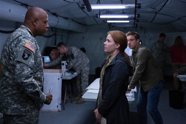 Amy Adams praat met aliens Amy Adams praat met aliens