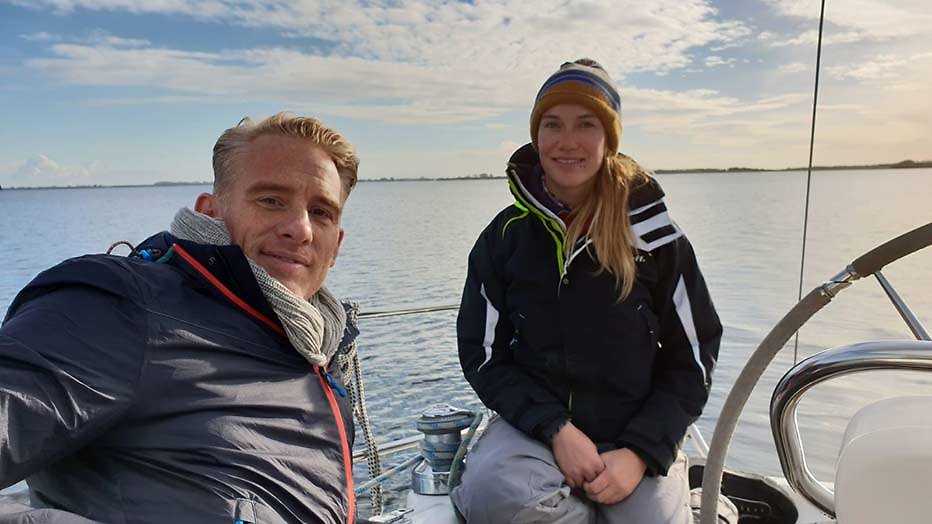 Art Rooijakkers ontmoet zeilmeisje Laura Dekker Art Rooijakkers ontmoet zeilmeisje Laura Dekker