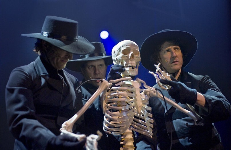 Rauwe mix van comedy en circus