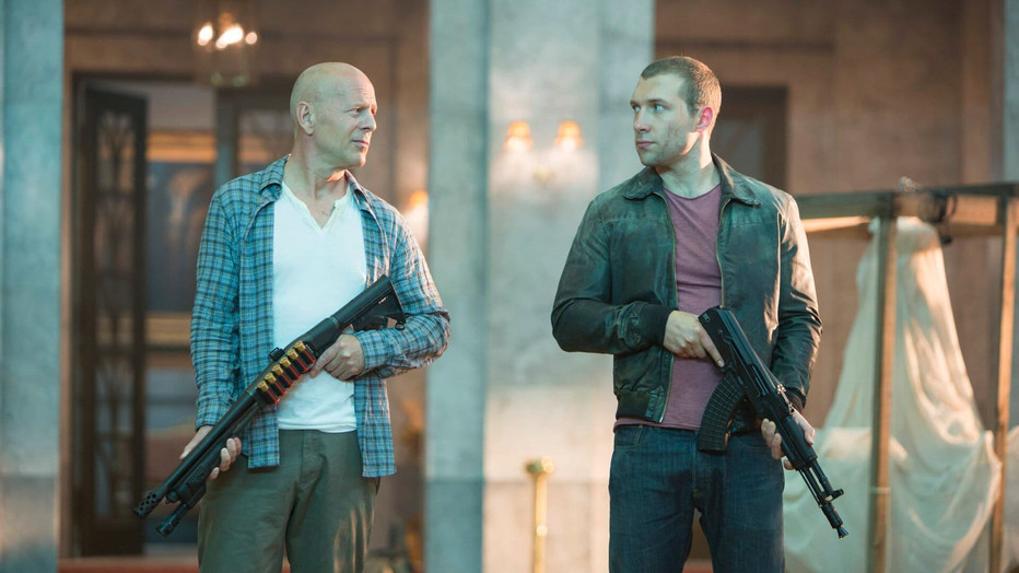 Bruce Willis en Jai Courtney in A Good Day to Die Hard