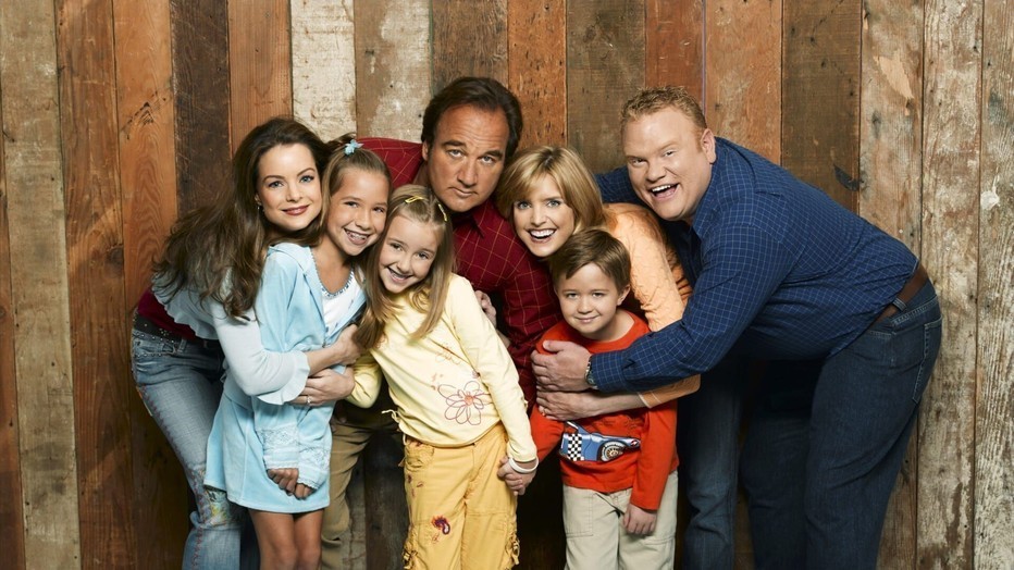 Cast van According to Jim Cast van According to Jim