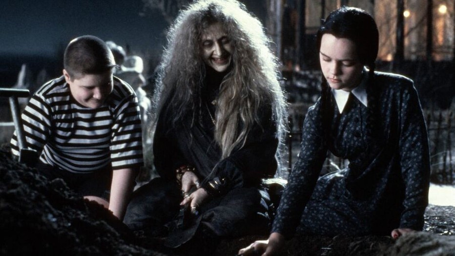 Jimmy Workman en Christina Ricci in Addams Family Values