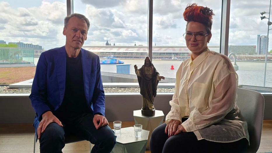 Eva Simons en Tijs van den Brink voor Adieu God?