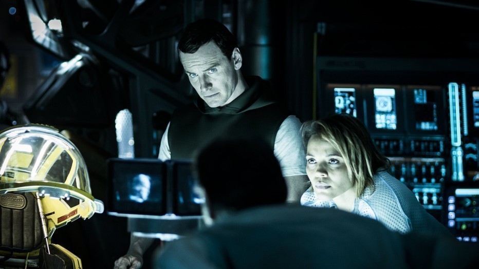 Michael Fassbender als Robot Walter Michael Fassbender als Robot Walter