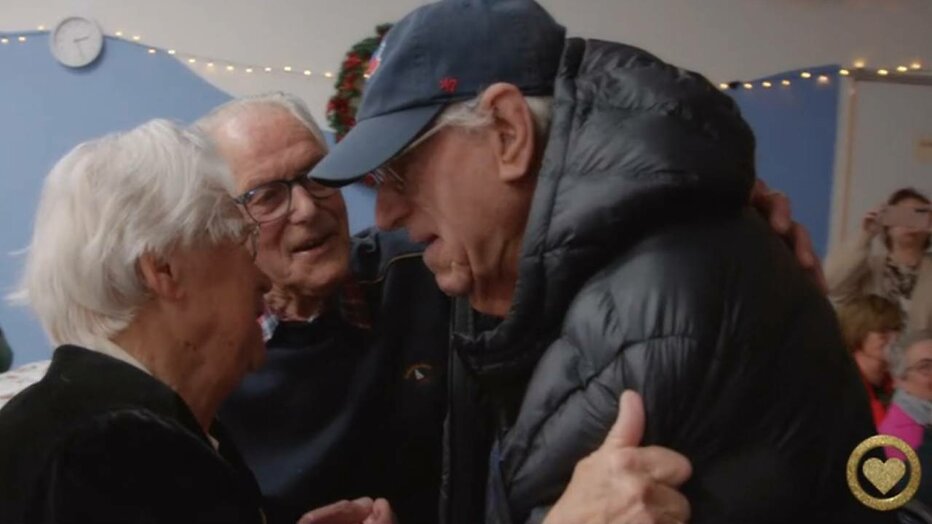 Robert herenigt twee broers van 94 en 100 jaar.