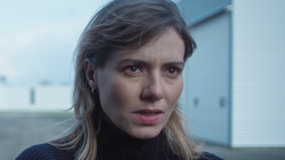 Sallie Harmsen in Alpha 00