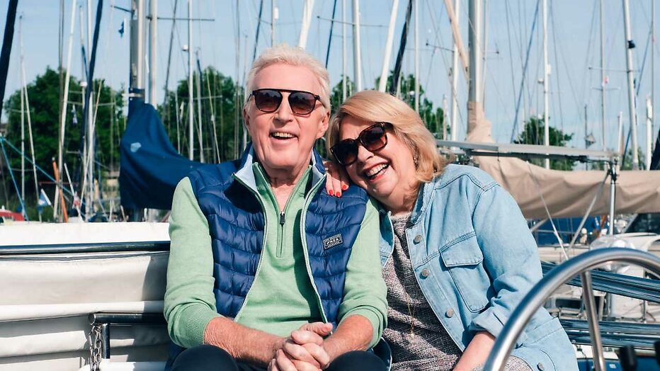 André van Duin en Janny van der Heijden voor Denkend aan Holland