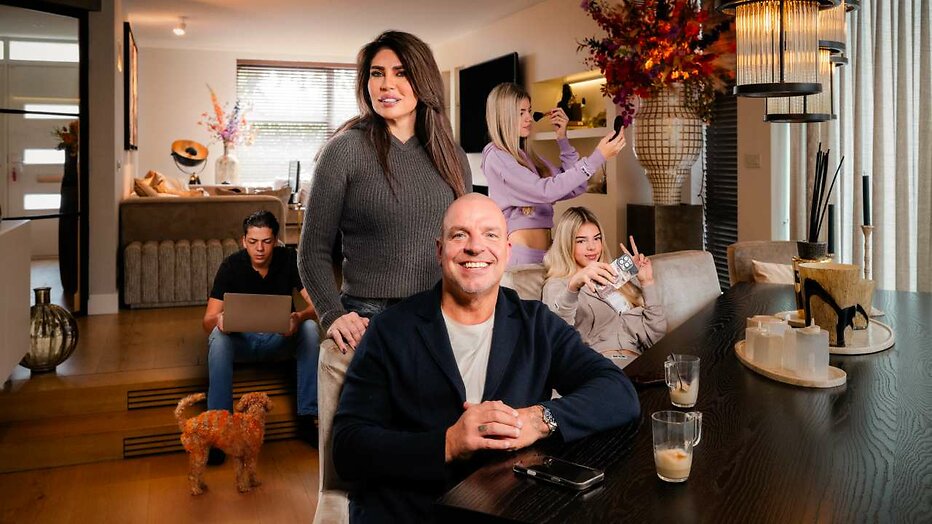 Andy van der Meijde en Melisa Schaufeli en hun gezin