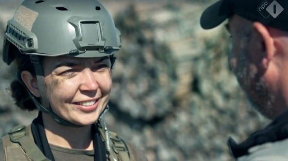 Anouk in Kamp Van Koningsbrugge in gesprek met Jeroen van Koningsbrugge.