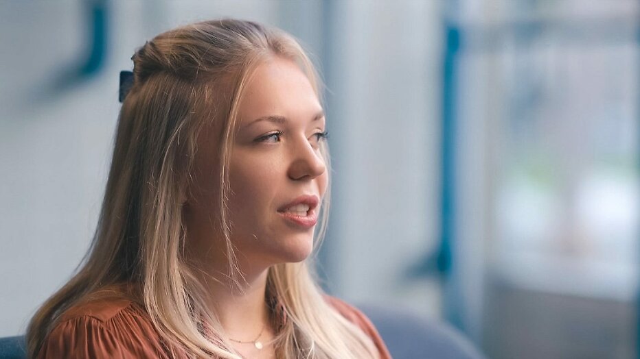 Willemijn in App Me als Je Thuis Bent