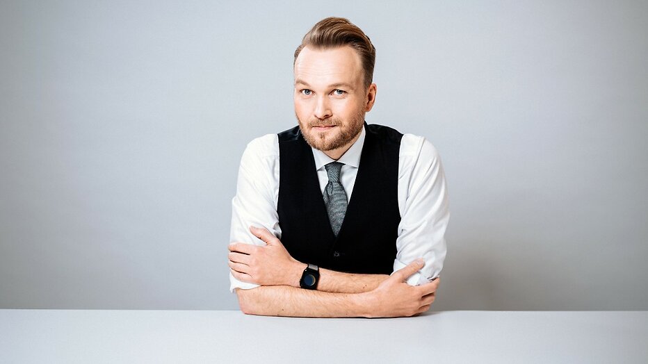 De Avondshow met Arjen Lubach trapt nieuw seizoen af met 1,3 miljoen kijkers. De Avondshow met Arjen Lubach trapt nieuw seizoen af met 1,3 miljoen kijkers.