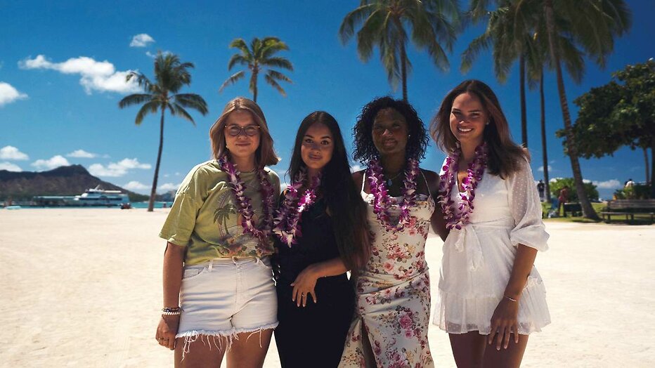 Melanie, Bibi, Aïcha en Quincy in Au Pairs