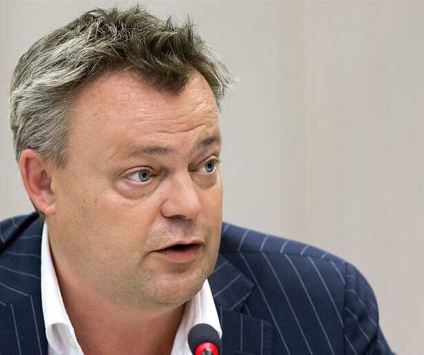 WNL-omroepbaas Bert Huisjes legt werk tijdelijk neer na beschuldigingen van wangedrag