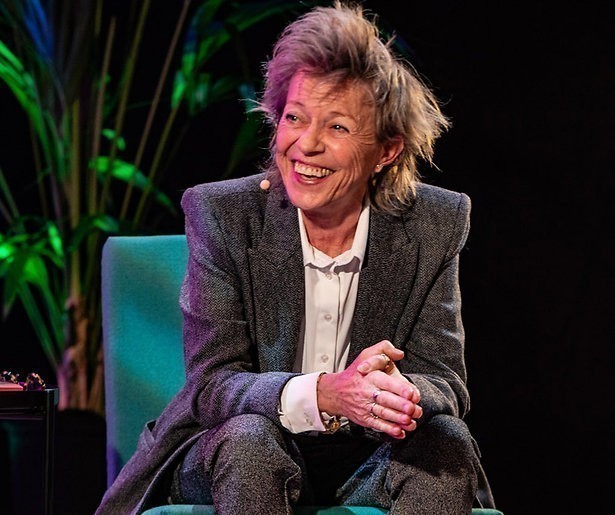 Connie Palmen sneert naar Hugo Borst om oude tv-ruzie