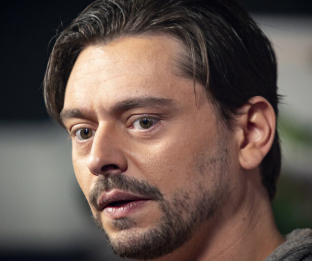 Gover Meit onherkenbaar in Belgische talkshow