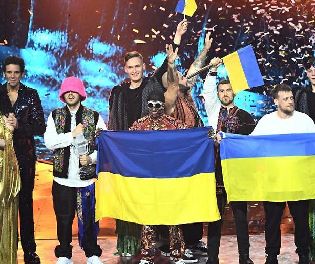 De TV van gisteren: 3 miljoen kijkers voor chaotische Songfestival-finale