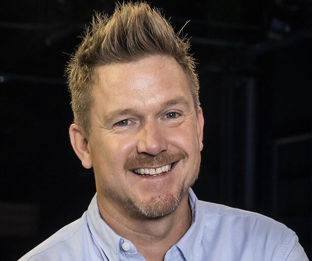 Johnny de Mol over zware periode: 'Er waren ochtenden dat ik in bed lag met de gordijnen dicht'