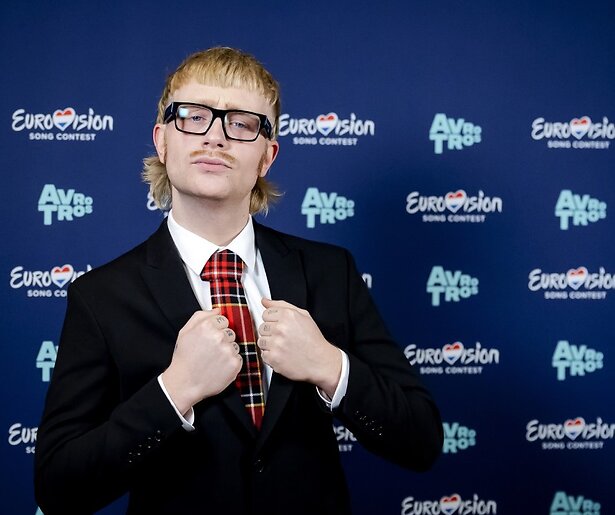 Joost Klein treedt op in tweede halve finale van het Eurovisie Songfestival