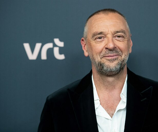 Vlaamse programmamaker Tom Waes zwaargewond bij auto-ongeluk