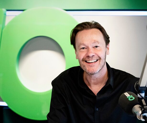 Gijs Staverman presenteert De Top 4000 Muziekquiz