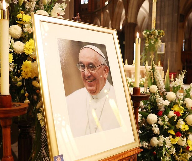 KRO-NCRV zendt uitvaart van paus Franciscus live uit 