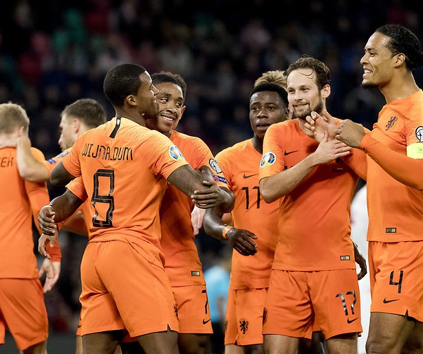 De TV van gisteren: Nederlands elftal verslaat concurrentie op zondagavond