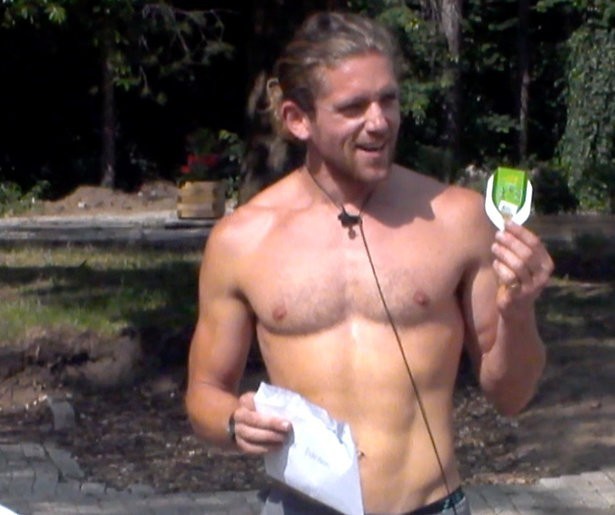 Videosnack: Adriaan start wietplantage in Utopia