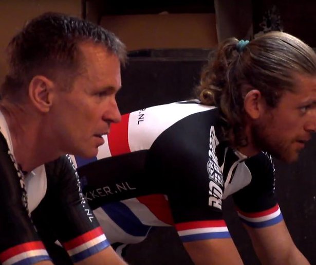 Adriaan fietst wedstrijdje tegen Erik Dekker in Utopia