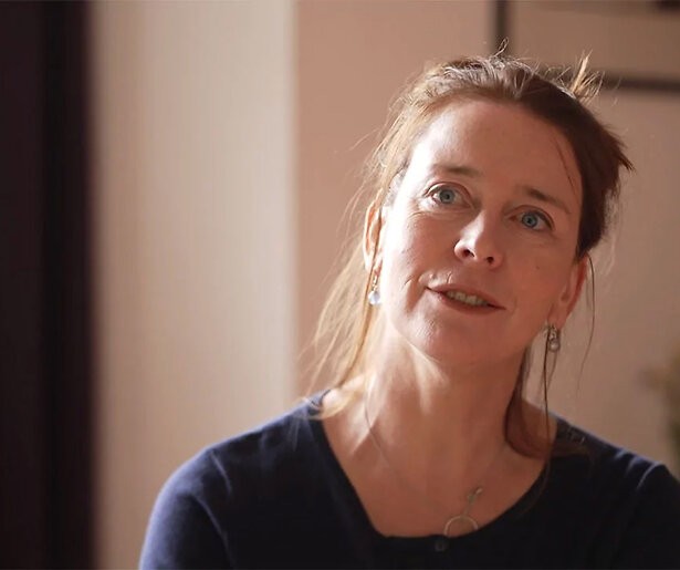 Adrienne gaat op zoek naar de man van haar dromen in Winter Vol Liefde