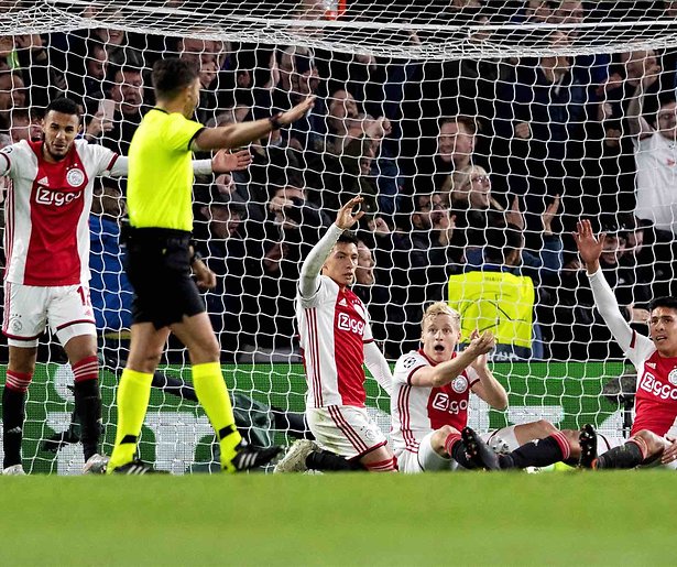 De TV van gisteren: Idiote wedstrijd Ajax trekt 2,5 miljoen kijkers