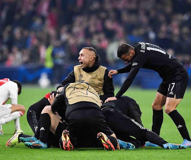 De TV van gisteren: 2 miljoen kijkers zien Ajax verliezen in de Champions League