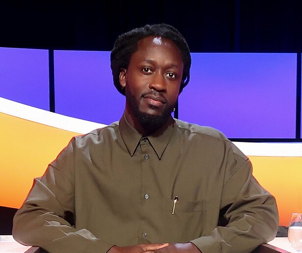 Akwasi ‘diep geraakt’ door steun na deelname aan De Slimste Mens